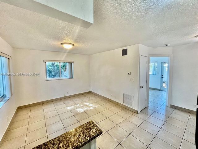 1274 NE 40th St 4, Oakland Park, FL 33334