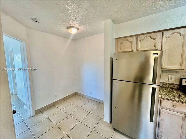 1274 NE 40th St 4, Oakland Park, FL 33334