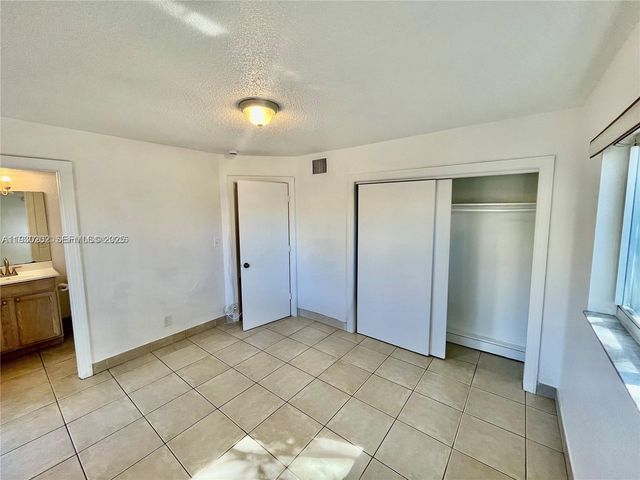 1274 NE 40th St 4, Oakland Park, FL 33334