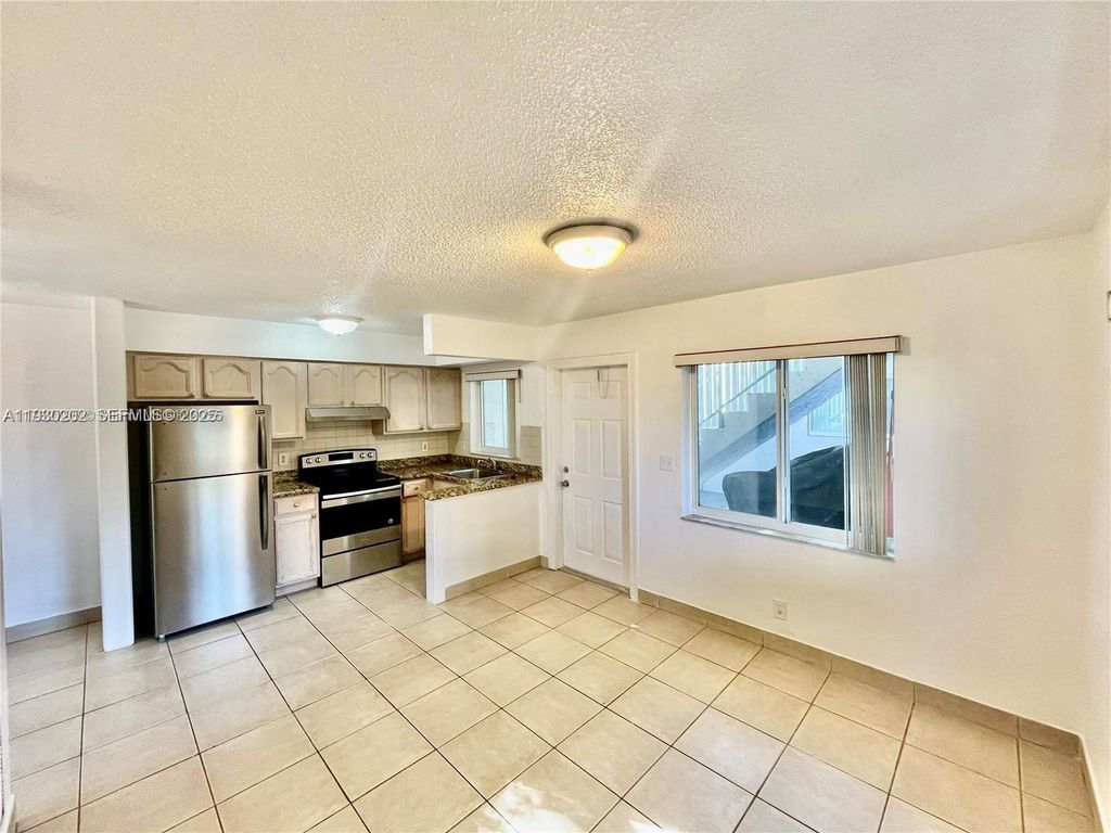 1274 NE 40th St 4, Oakland Park, FL 33334