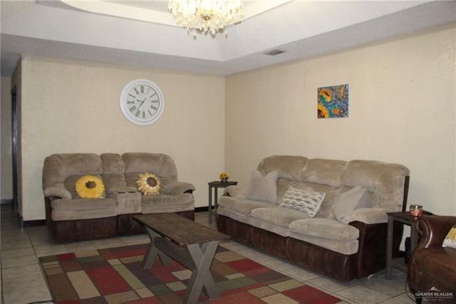 15809 W Los Cerritos Circle, Edinburg, TX 78541