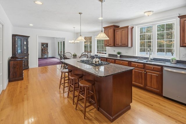 24 Talbott Farm Dr, Mendon, MA 01756