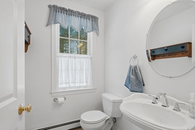 24 Talbott Farm Dr, Mendon, MA 01756