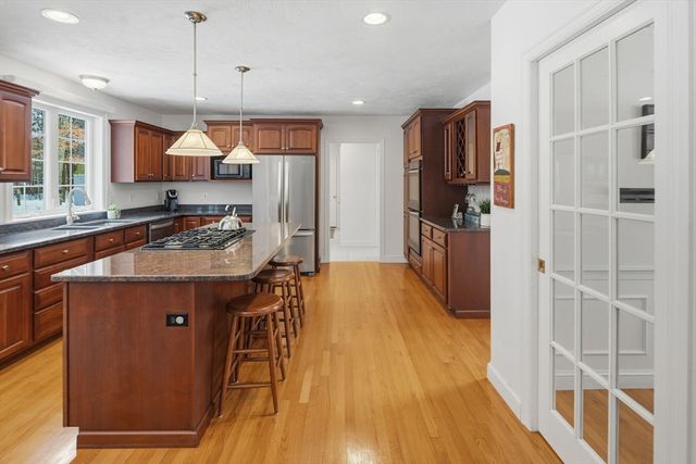 24 Talbott Farm Dr, Mendon, MA 01756