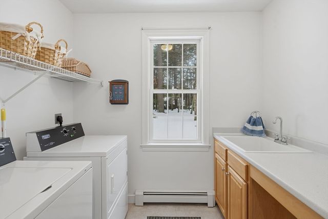 24 Talbott Farm Dr, Mendon, MA 01756