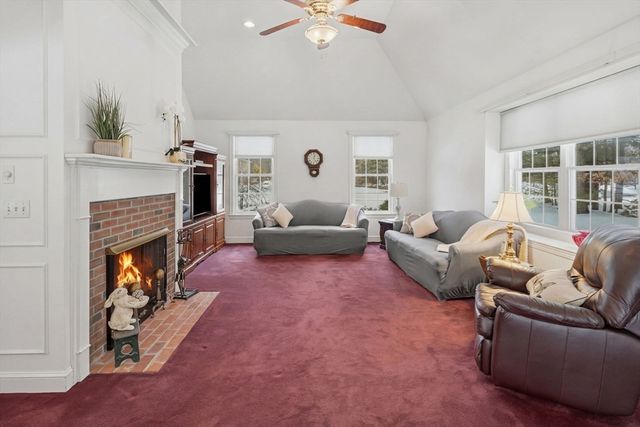 24 Talbott Farm Dr, Mendon, MA 01756