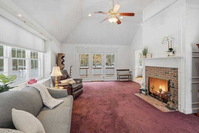 24 Talbott Farm Dr, Mendon, MA 01756