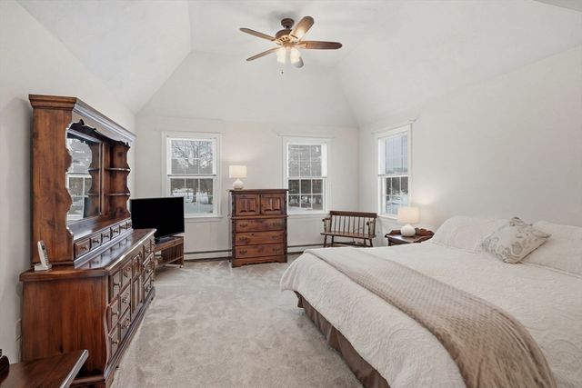 24 Talbott Farm Dr, Mendon, MA 01756