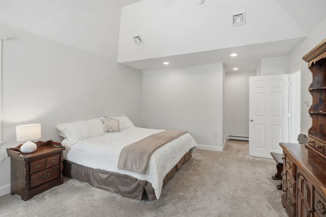 24 Talbott Farm Dr, Mendon, MA 01756