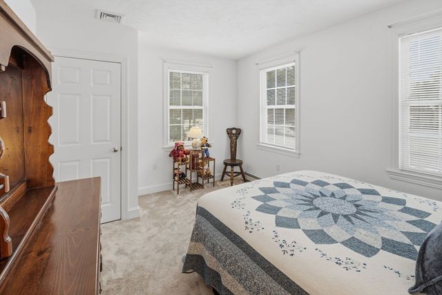 24 Talbott Farm Dr, Mendon, MA 01756