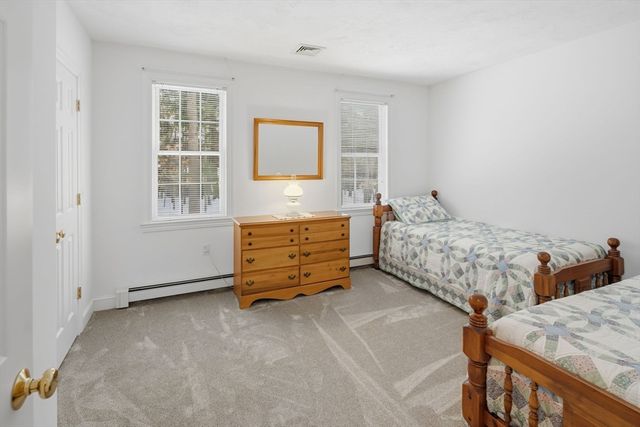 24 Talbott Farm Dr, Mendon, MA 01756