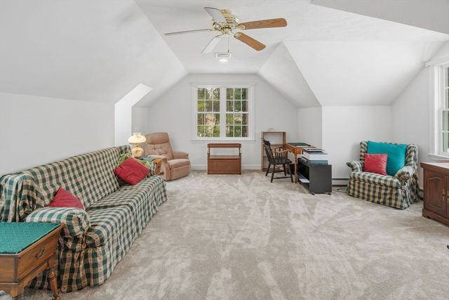 24 Talbott Farm Dr, Mendon, MA 01756