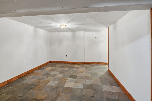 24 Talbott Farm Dr, Mendon, MA 01756