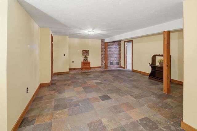 24 Talbott Farm Dr, Mendon, MA 01756