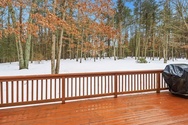 24 Talbott Farm Dr, Mendon, MA 01756