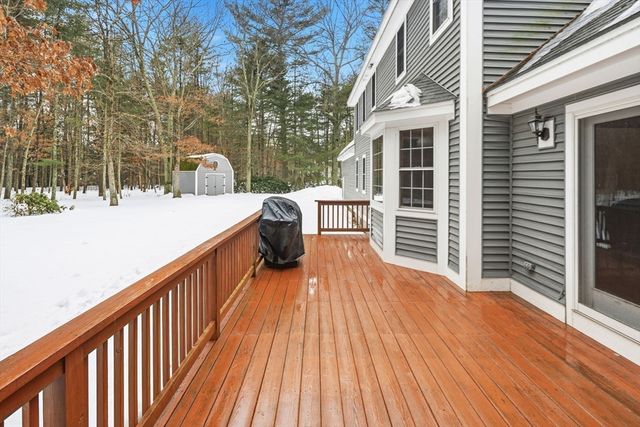 24 Talbott Farm Dr, Mendon, MA 01756