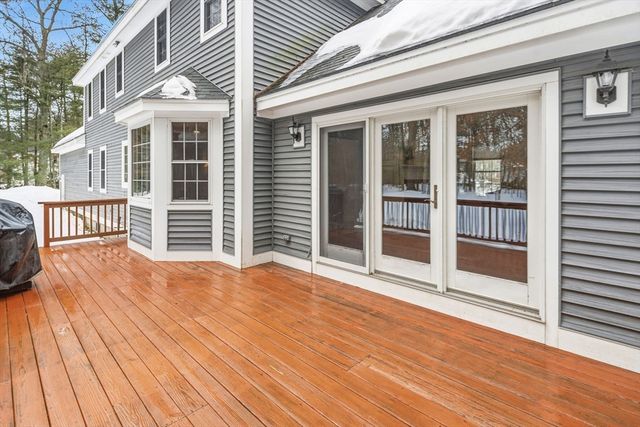 24 Talbott Farm Dr, Mendon, MA 01756