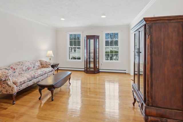 24 Talbott Farm Dr, Mendon, MA 01756