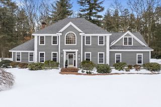24 Talbott Farm Dr, Mendon, MA 01756