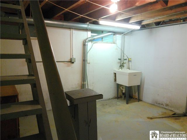 165 Connecticut Avenue, Jamestown, NY 14701