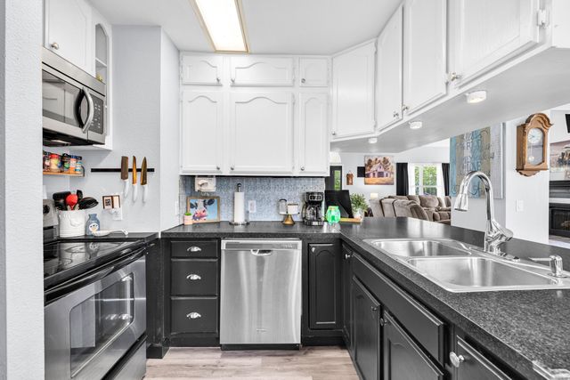 105 Pennycuick Drive, Mountain View, MO 65548