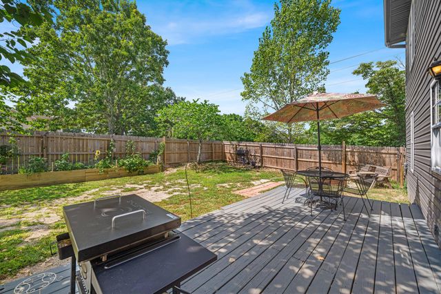 105 Pennycuick Drive, Mountain View, MO 65548