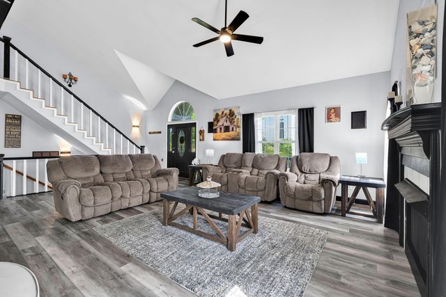 105 Pennycuick Drive, Mountain View, MO 65548