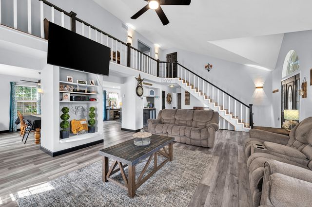 105 Pennycuick Drive, Mountain View, MO 65548