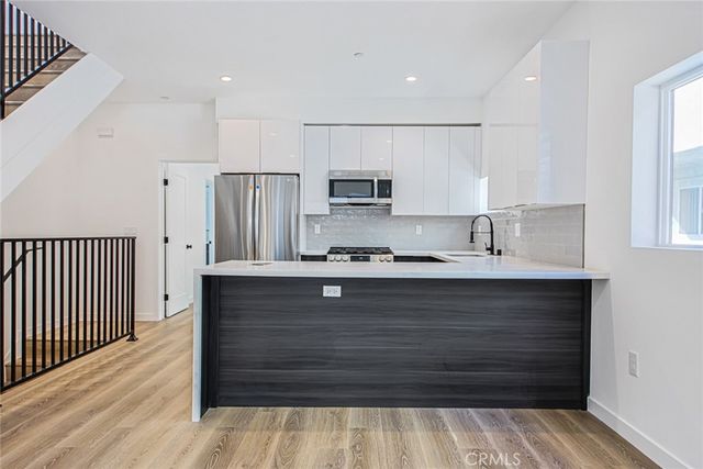5235 Satsuma Avenue, North Hollywood, CA 91601