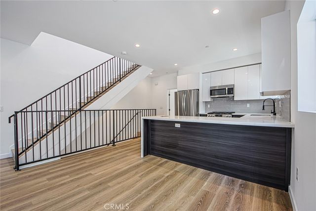 5235 Satsuma Avenue, North Hollywood, CA 91601