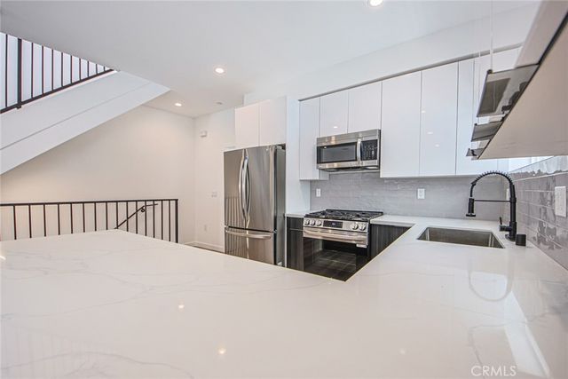 5235 Satsuma Avenue, North Hollywood, CA 91601
