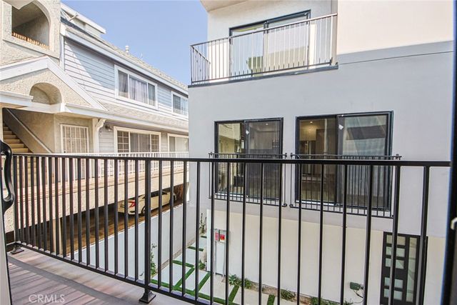 5235 Satsuma Avenue, North Hollywood, CA 91601