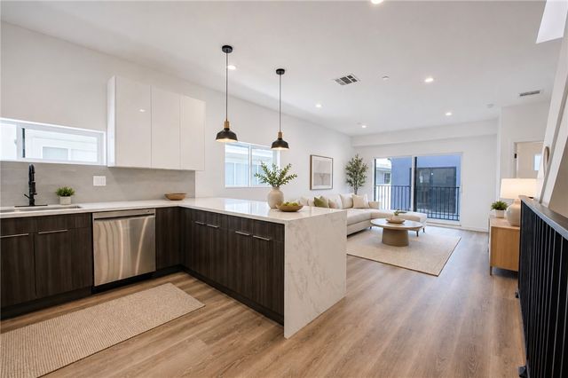5235 Satsuma Avenue, North Hollywood, CA 91601