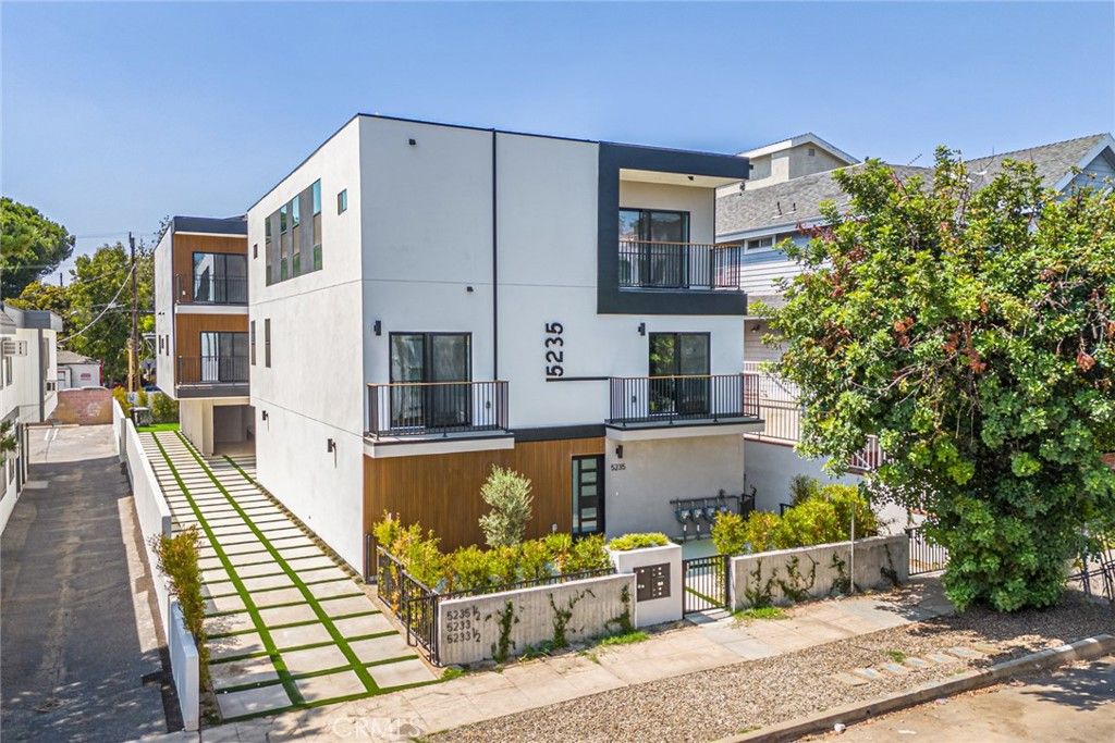 5235 Satsuma Avenue, North Hollywood, CA 91601