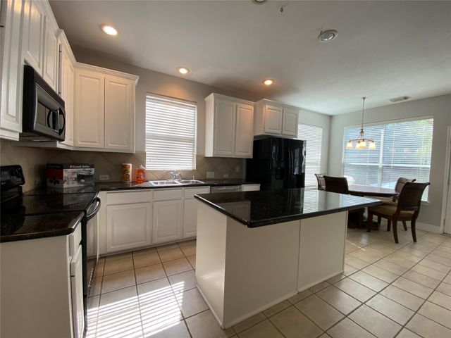 7 W Cottage Green Street, The Woodlands, TX 77382