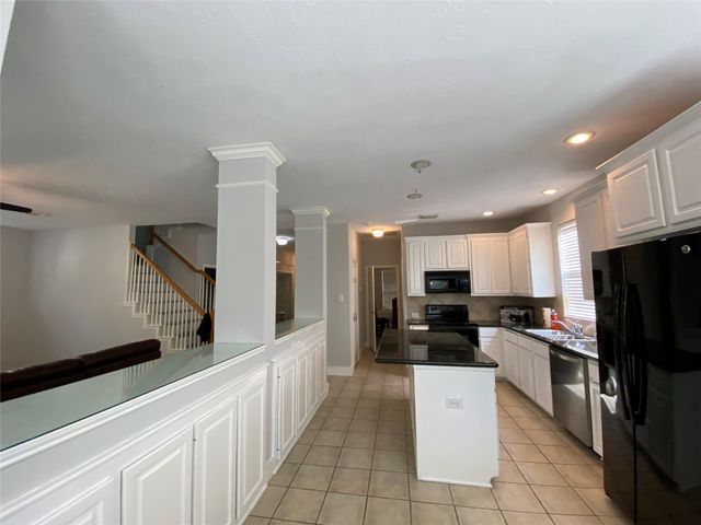 7 W Cottage Green Street, The Woodlands, TX 77382