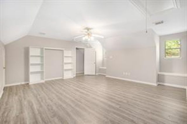 7 W Cottage Green Street, The Woodlands, TX 77382