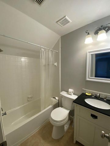 7 W Cottage Green Street, The Woodlands, TX 77382