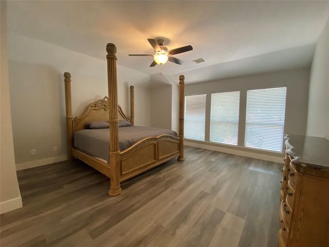 7 W Cottage Green Street, The Woodlands, TX 77382
