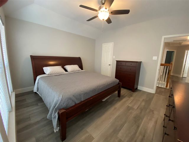 7 W Cottage Green Street, The Woodlands, TX 77382