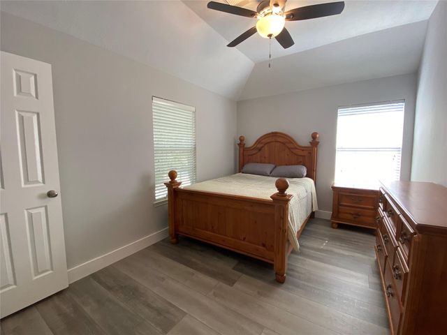 7 W Cottage Green Street, The Woodlands, TX 77382