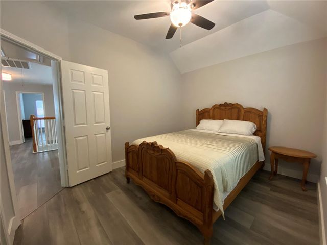 7 W Cottage Green Street, The Woodlands, TX 77382