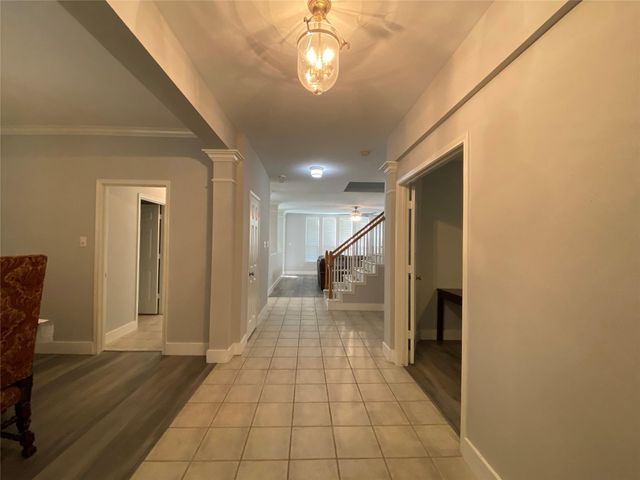7 W Cottage Green Street, The Woodlands, TX 77382