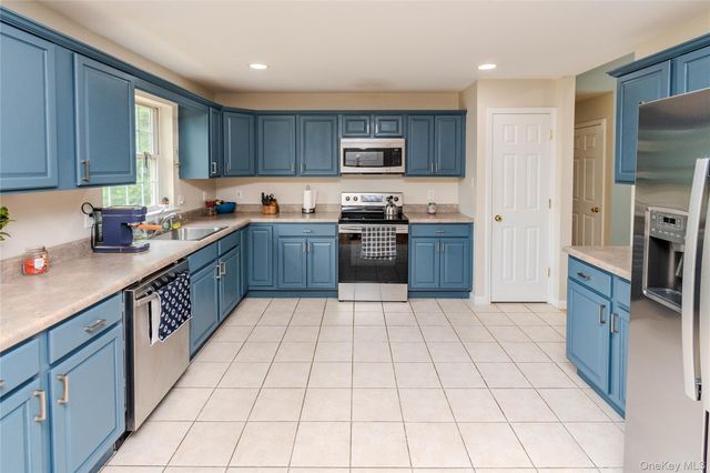 59 Gillespie Street, Pine Bush, NY 12566