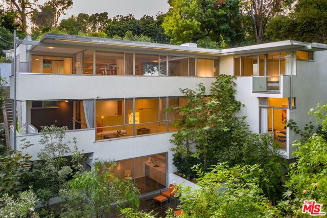 2866 Westbrook Avenue, Los Angeles, CA 90046
