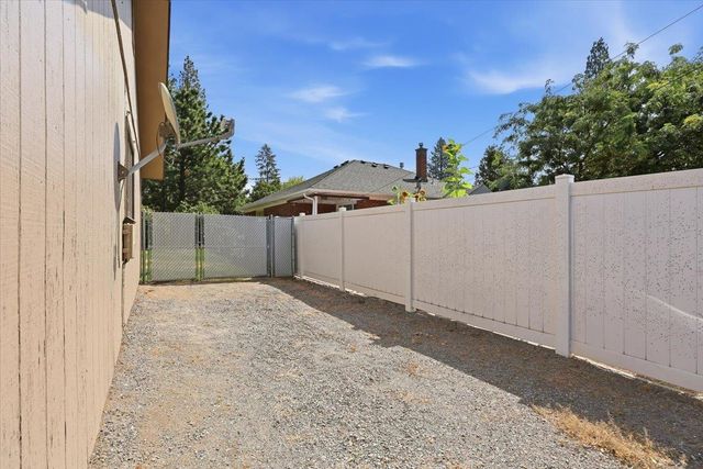 4917 N Maple St, Spokane, WA 99205