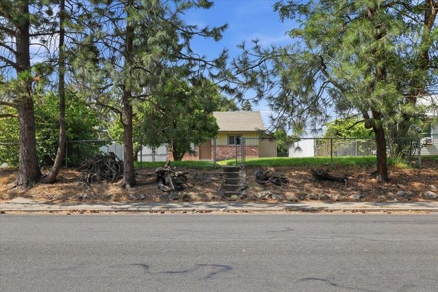 4917 N Maple St, Spokane, WA 99205