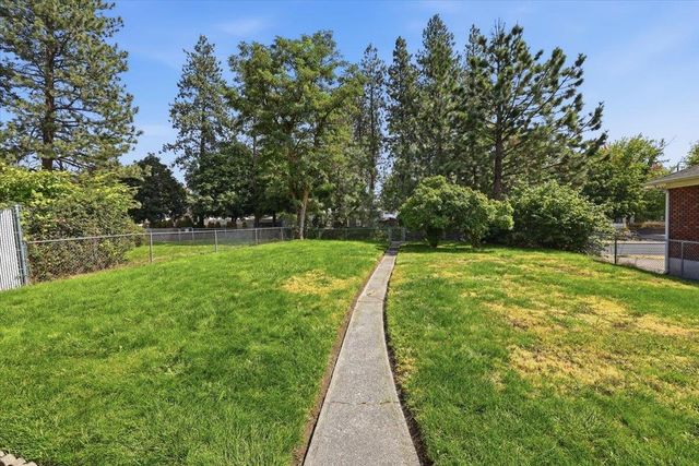 4917 N Maple St, Spokane, WA 99205