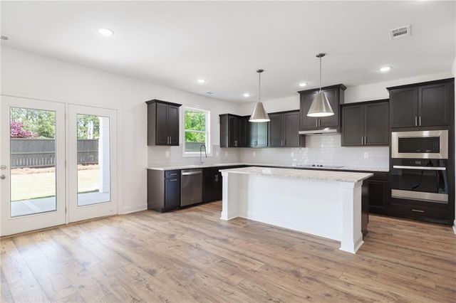 962 Homepark Circle, Buford, GA 30518