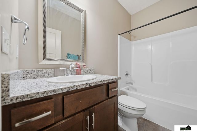 4925 Alvo Road, Lincoln, NE 68514